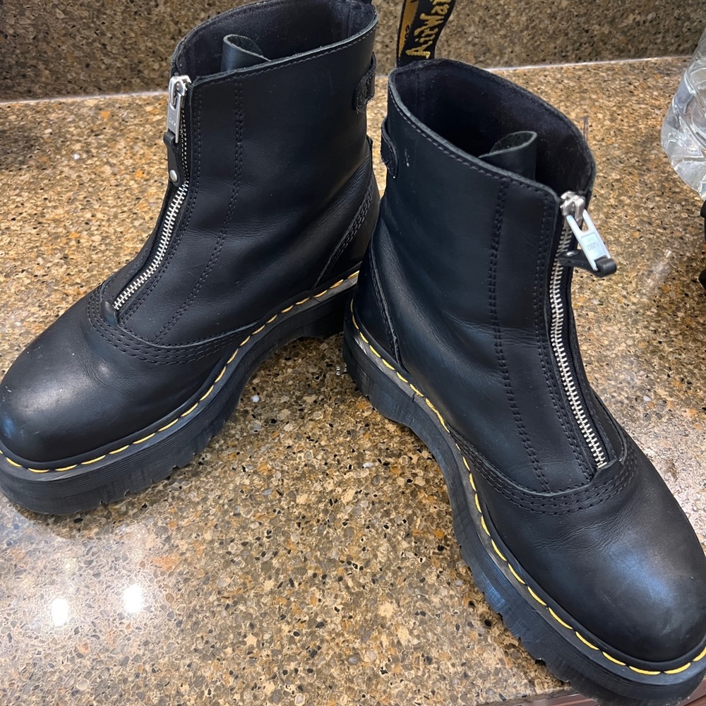 Dr. Martens Black Jetta Sendal Boots